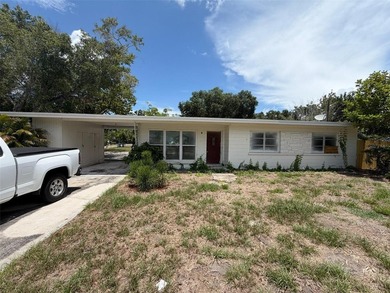 Opportunity awaits in Bradenton! This 3-bedroom, 2-bath home - photo 1