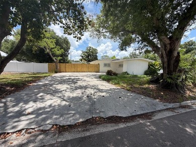 Opportunity awaits in Bradenton! This 3-bedroom, 2-bath home - photo 4