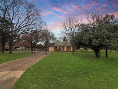 Lake Home Sale Pending in Wills Point, Texas