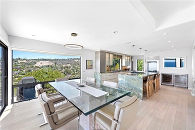 Welcome to a one-of-a-kind Laguna Beach retreat where style - photo 13