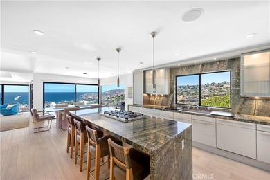 Welcome to a one-of-a-kind Laguna Beach retreat where style - photo 14