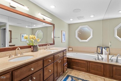 Luxury golf course frontage property! Fully renovated 4-bedroom - photo 20