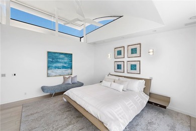 Welcome to a one-of-a-kind Laguna Beach retreat where style - photo 23