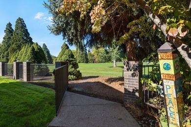 Luxury golf course frontage property! Fully renovated 4-bedroom - photo 25