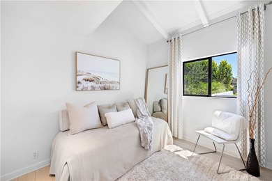 Welcome to a one-of-a-kind Laguna Beach retreat where style - photo 29