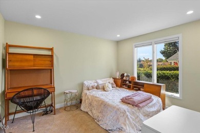 Luxury golf course frontage property! Fully renovated 4-bedroom - photo 29