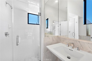Welcome to a one-of-a-kind Laguna Beach retreat where style - photo 30