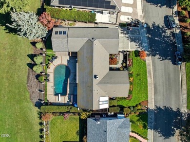 Luxury golf course frontage property! Fully renovated 4-bedroom - photo 33