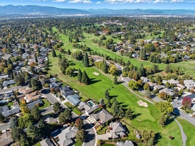 Luxury golf course frontage property! Fully renovated 4-bedroom - photo 34