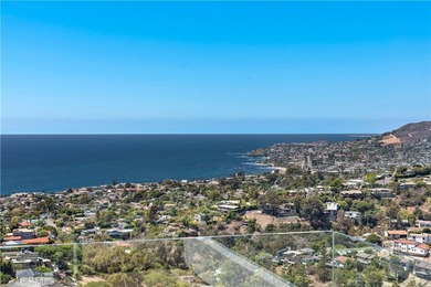 Welcome to a one-of-a-kind Laguna Beach retreat where style - photo 38