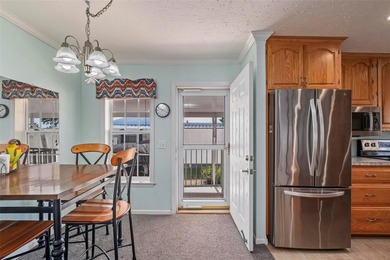 Welcome to this beautifully maintained 2-bedroom, 2-bath - photo 4