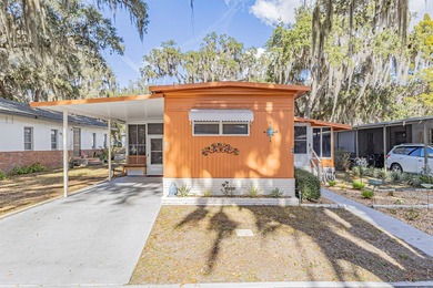 Lake Henderson Home For Sale in Inverness Florida