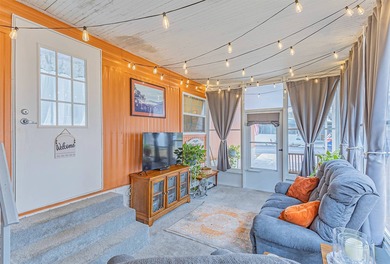 1,225 square foot Mobile is beautifully updated. 1973 2-bedroom - photo 9