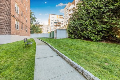 Discover this stunning renovated two-bedroom, two-full-bath coop - photo 23