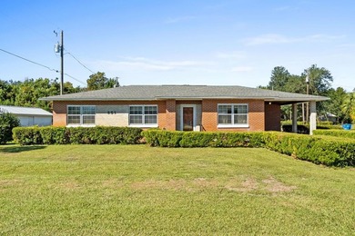 Dead Lake Home For Sale in Wewahitchka Florida