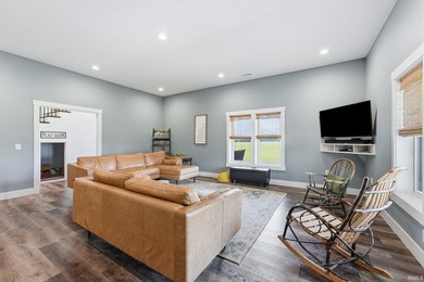 Rare opportunity to own a one-of-a-kind shop house on 11 - photo 6