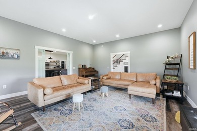 Rare opportunity to own a one-of-a-kind shop house on 11 - photo 7