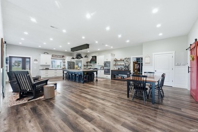 Rare opportunity to own a one-of-a-kind shop house on 11 - photo 8