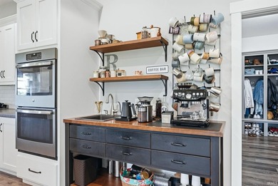 Rare opportunity to own a one-of-a-kind shop house on 11 - photo 10