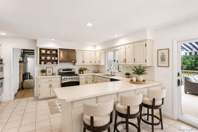 Perfectly positioned in the sought-after Fairway Farms community - photo 3