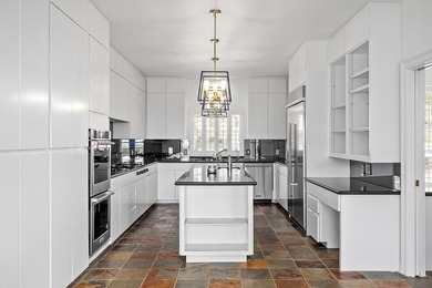 Wonderful home located in premier Riverhill section of Highridge - photo 9