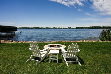 Modern architecture meets the natural beauty of Lake Mendota and - photo 4