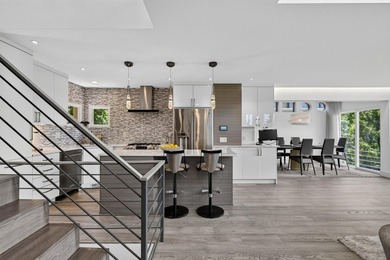 Modern architecture meets the natural beauty of Lake Mendota and - photo 8
