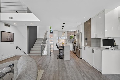 Modern architecture meets the natural beauty of Lake Mendota and - photo 10