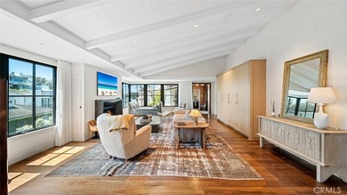 Just a stone's throw from the beach, 27 Emerald Bay offers a - photo 12