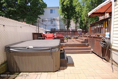 Welcome to 160 Kenilworth Ave. This end unit townhouse is - photo 12
