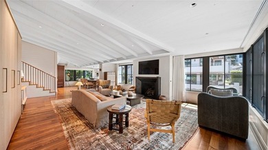 Just a stone's throw from the beach, 27 Emerald Bay offers a - photo 13