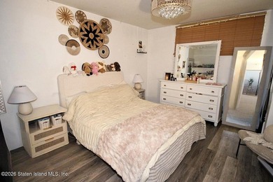 Welcome to 160 Kenilworth Ave. This end unit townhouse is - photo 13