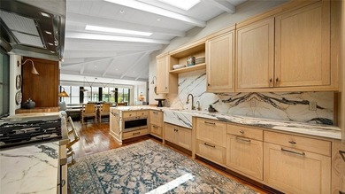 Just a stone's throw from the beach, 27 Emerald Bay offers a - photo 14