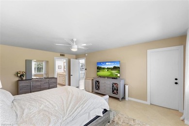 Enjoy stunning golf course views and breathtaking sunsets from - photo 15