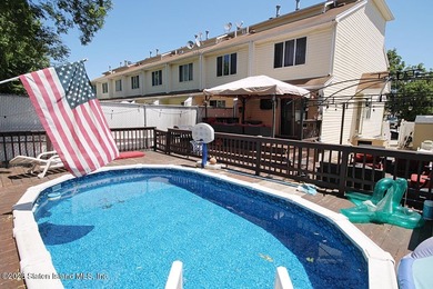 Welcome to 160 Kenilworth Ave. This end unit townhouse is - photo 22