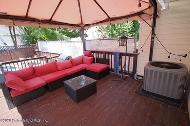 Welcome to 160 Kenilworth Ave. This end unit townhouse is - photo 24