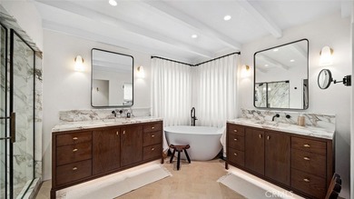 Just a stone's throw from the beach, 27 Emerald Bay offers a - photo 25