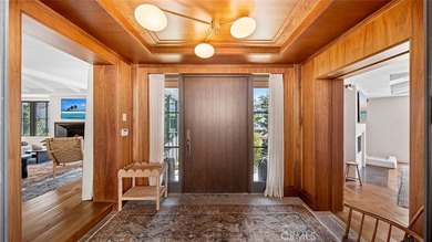 Just a stone's throw from the beach, 27 Emerald Bay offers a - photo 27