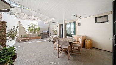 Just a stone's throw from the beach, 27 Emerald Bay offers a - photo 31