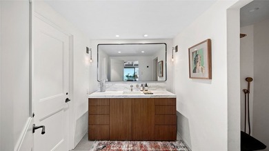 Just a stone's throw from the beach, 27 Emerald Bay offers a - photo 33