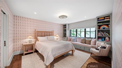 Just a stone's throw from the beach, 27 Emerald Bay offers a - photo 34