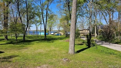 Enjoy lake living without the lakefront taxes. This charming - photo 23