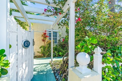 West Palm Beach corner double lot. Hidden behind a white picket - photo 1