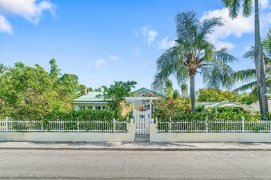 West Palm Beach corner double lot. Hidden behind a white picket - photo 2