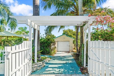 West Palm Beach corner double lot. Hidden behind a white picket - photo 5