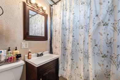 Still renting?? Now you can own!! This cozy 2 bedroom, 1 - photo 2