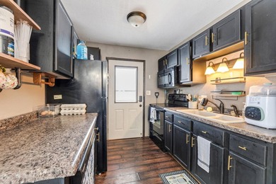 Still renting?? Now you can own!! This cozy 2 bedroom, 1 - photo 5