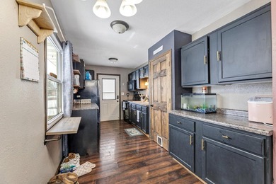 Still renting?? Now you can own!! This cozy 2 bedroom, 1 - photo 7