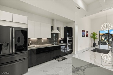 SPECTACULAR MODERN WATERFRONT ESTATE. Welcome to an elegant - photo 8