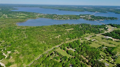 53.11 waterfront acres on Lake Tawakoni. Features a gated entry - photo 14